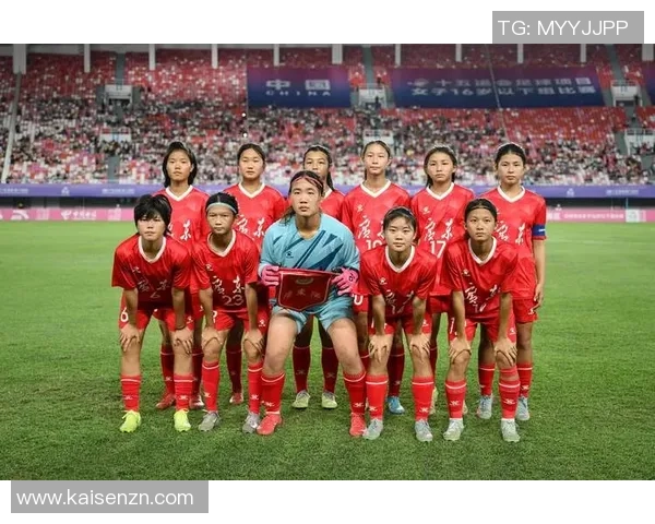 足球明星李华的个人资料与精彩瞬间全解析