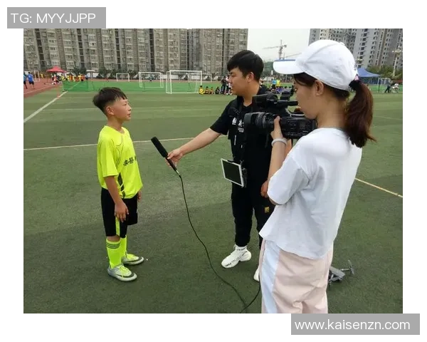 足球明星魅力四射展现个人风采与职业精神的精彩瞬间